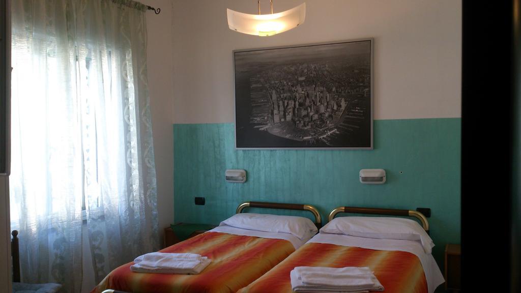 Hotel Paradise Bruzolo Szoba fotó